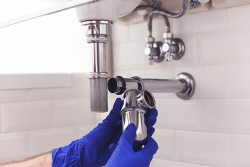 What to Look For When Hiring an Emergency Plumber